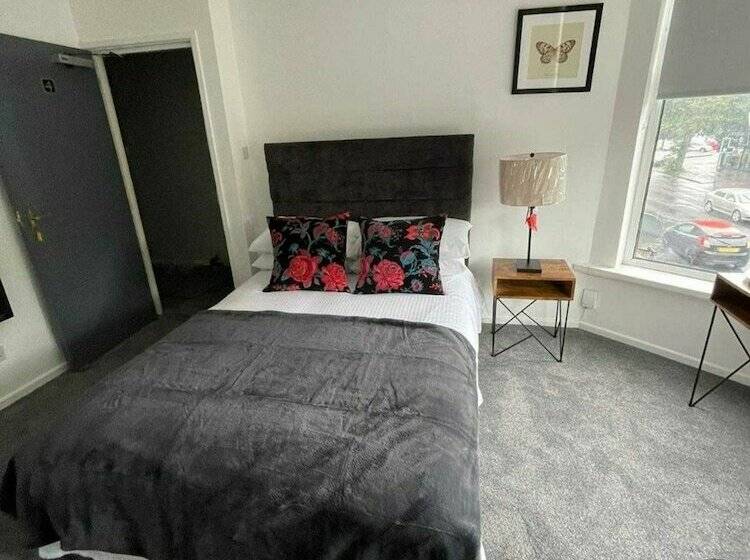 בית מלון כפרי Cavehill Castle