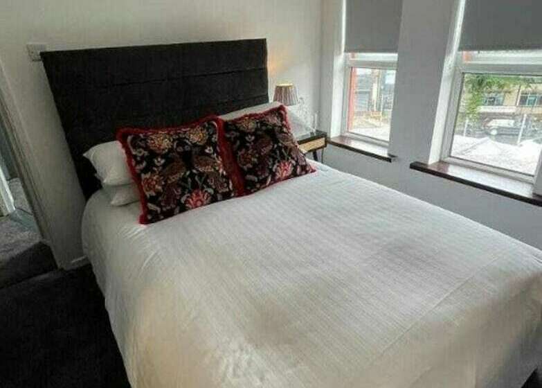 בית מלון כפרי Cavehill Castle