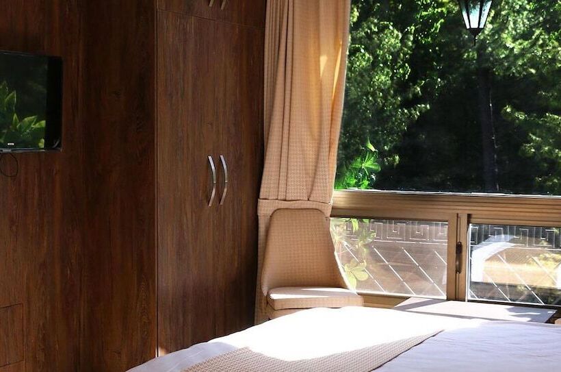 هتل The Opulent Resort & Conference