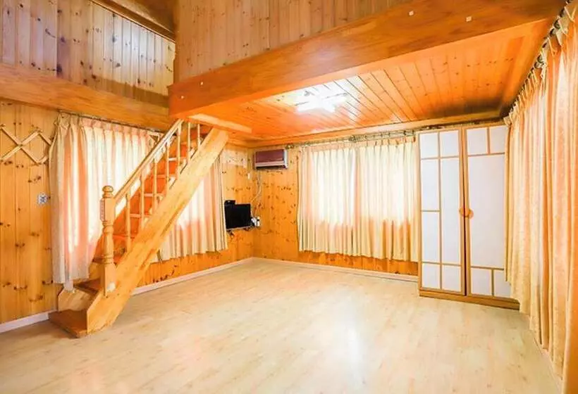 Hwaseong Byeolbitsarangchae Pension