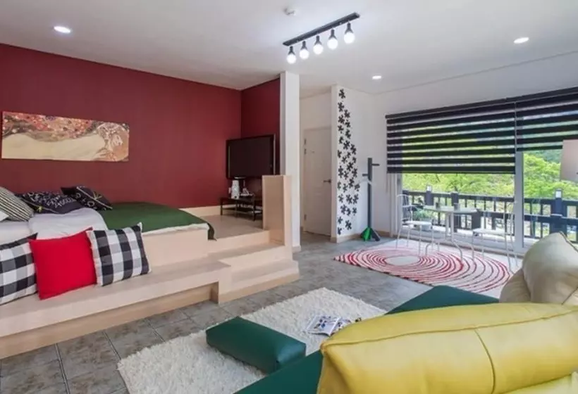 Pocheon La Vie En Rose Pension