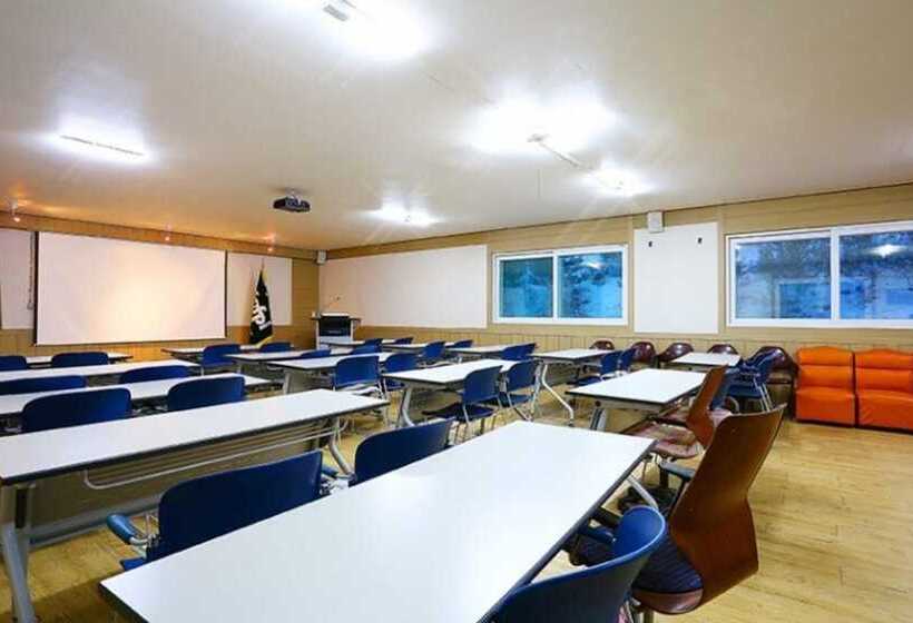 Pyeongchang Eomeonipumsok Maeul Pension