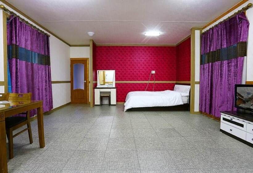 Pyeongchang Eomeonipumsok Maeul Pension