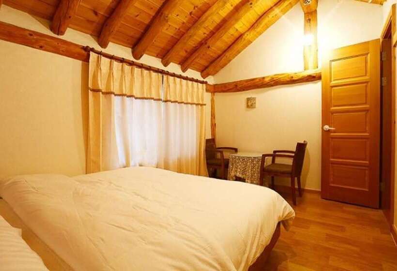 Pyeongchang Eomeonipumsok Maeul Pension