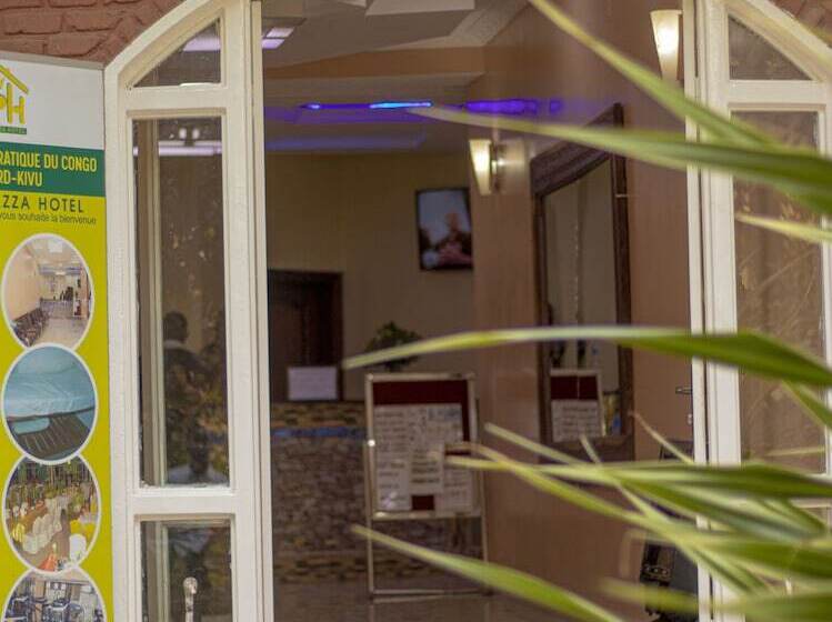 استراحتگاه La Joie Plazza