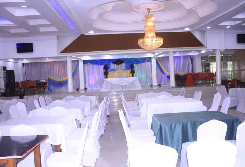 استراحتگاه La Joie Plazza