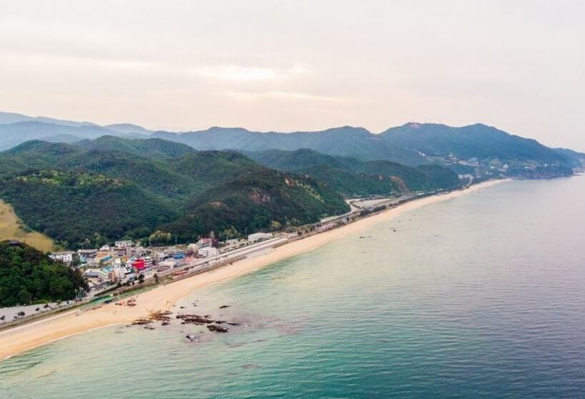 Gangneung Jeongdongjin Joyful Pension