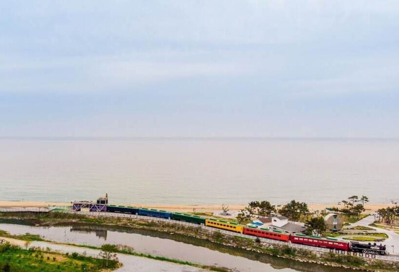 Gangneung Jeongdongjin Joyful Pension