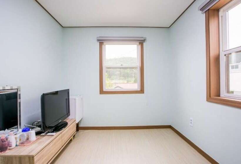 Gangneung Jeongdongjin Joyful Pension