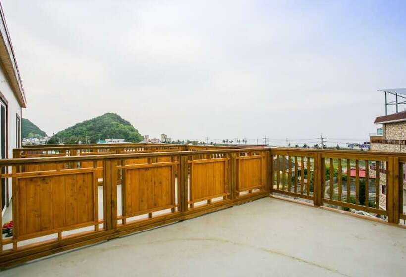 Gangneung Jeongdongjin Joyful Pension