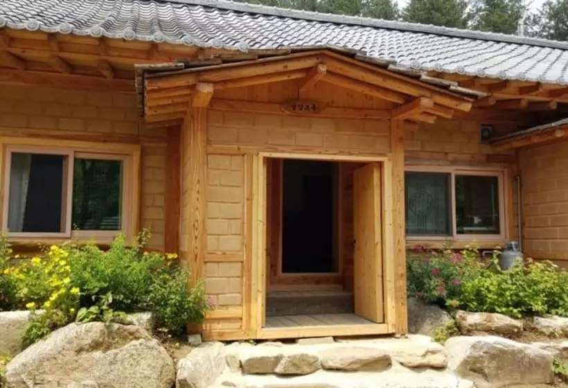 Gapyeong Dumesangol Pension