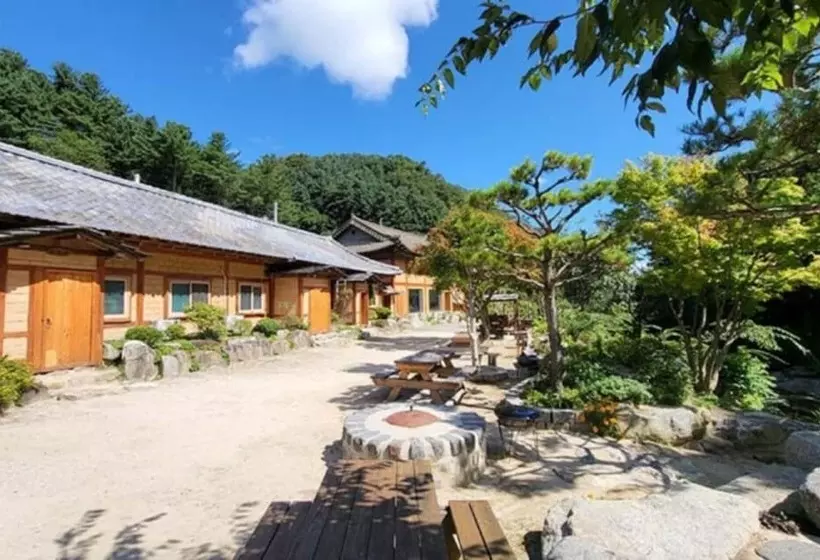 Gapyeong Dumesangol Pension