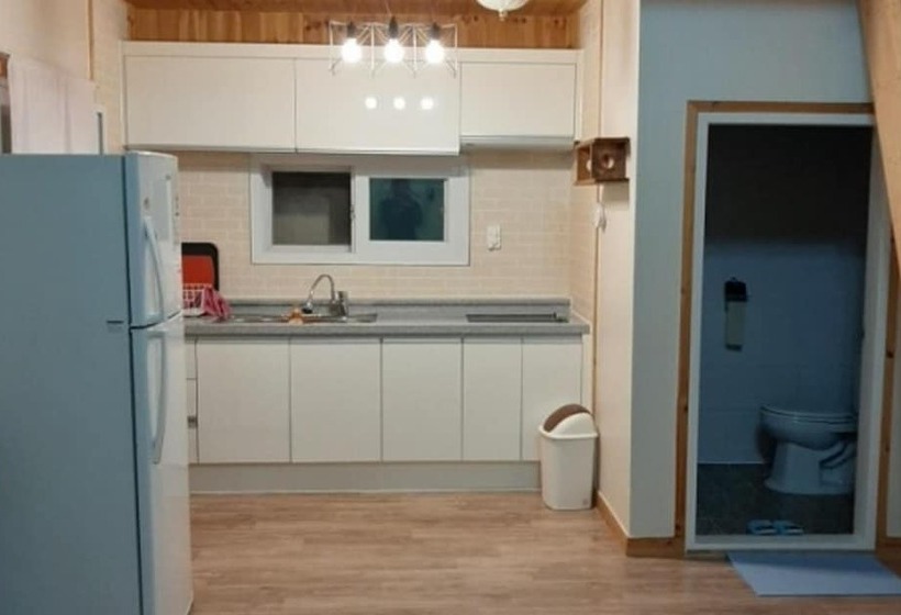 Goesan Byeolbitsanmagi Pension