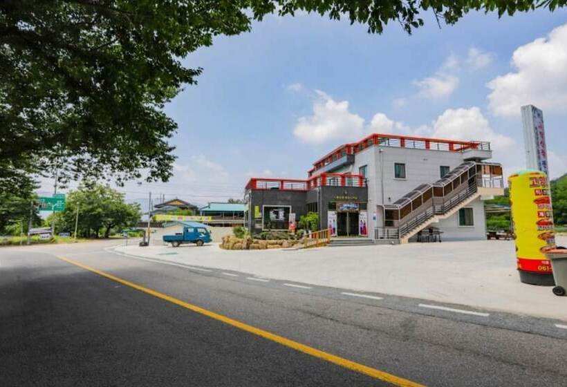 Gurye Gohyangsanjang Pension