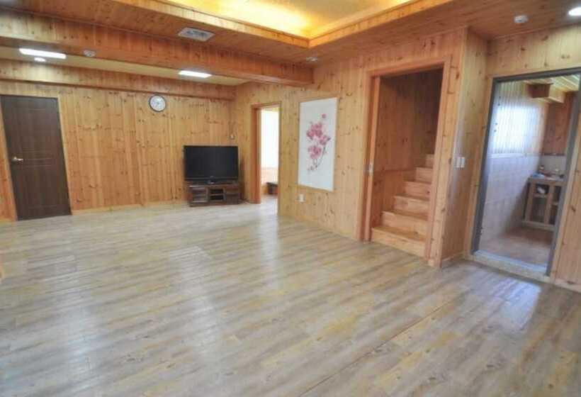 Gyeongju Solbaramgil Pension