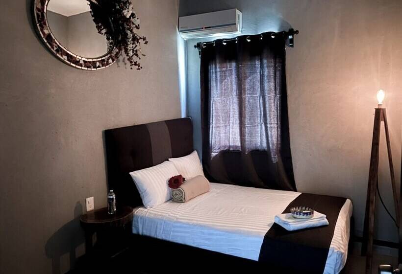 فندق Taxaha Suite