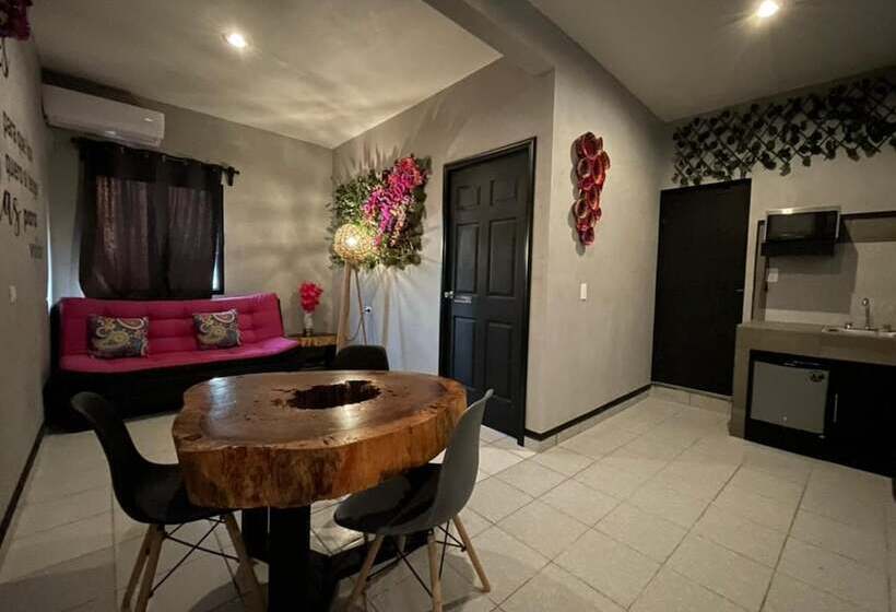 فندق Taxaha Suite