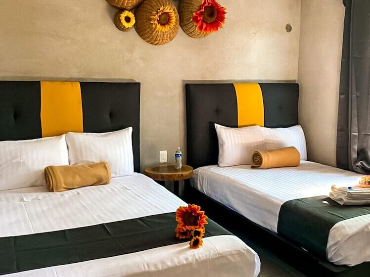 فندق Taxaha Suite