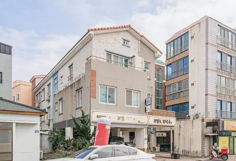 Jeju Gogung Pensiontype Guest House