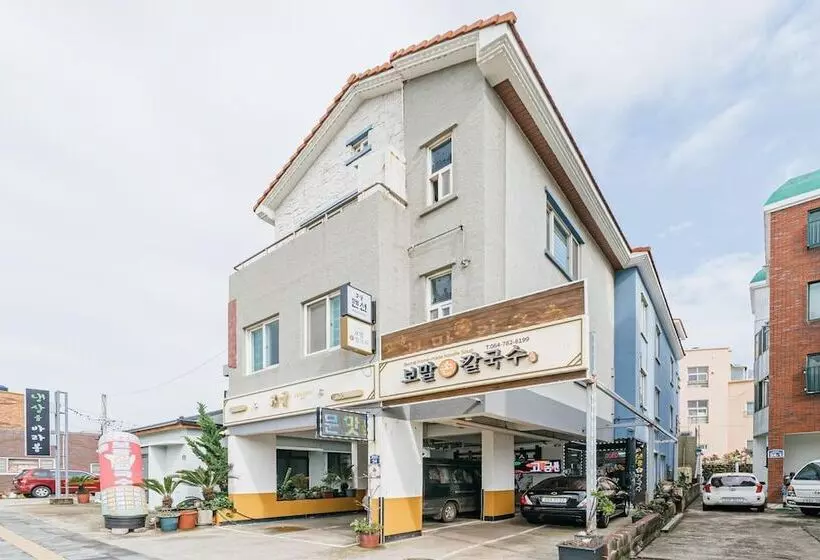Jeju Gogung Pensiontype Guest House