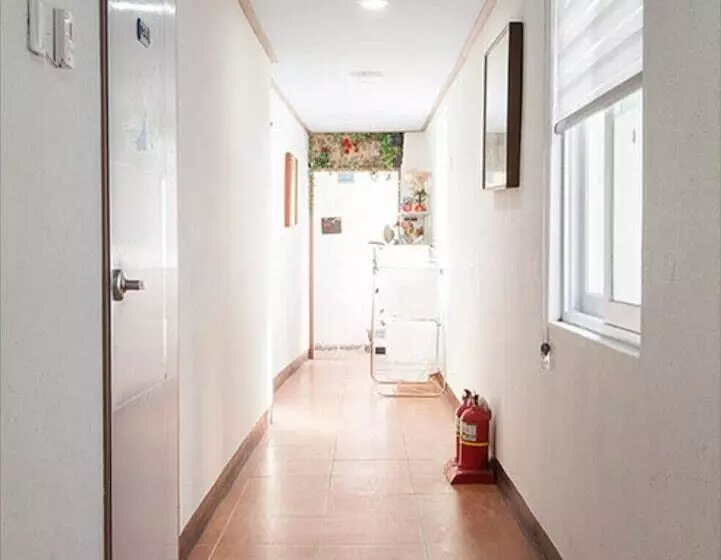 Jeju Gogung Pensiontype Guest House