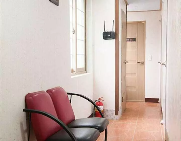 Jeju Gogung Pensiontype Guest House