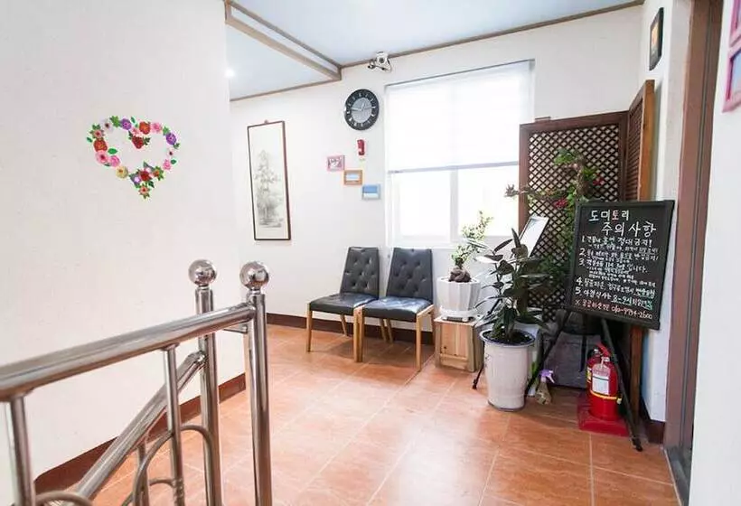 Jeju Gogung Pensiontype Guest House
