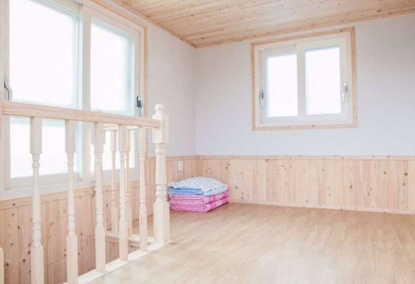 Namhae Sangju Cheonsanhae Pension