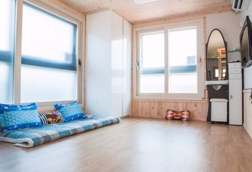 Namhae Sangju Cheonsanhae Pension