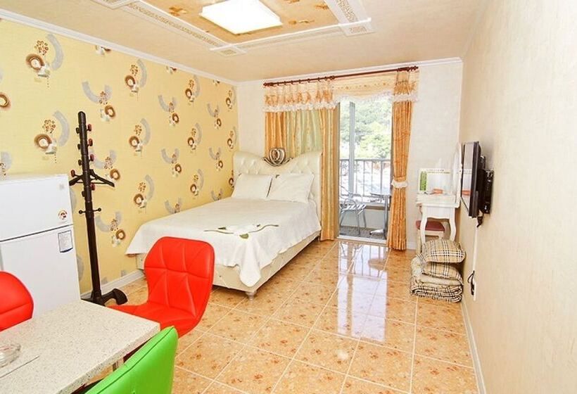 Namhae Sangju Cheonsanhae Pension