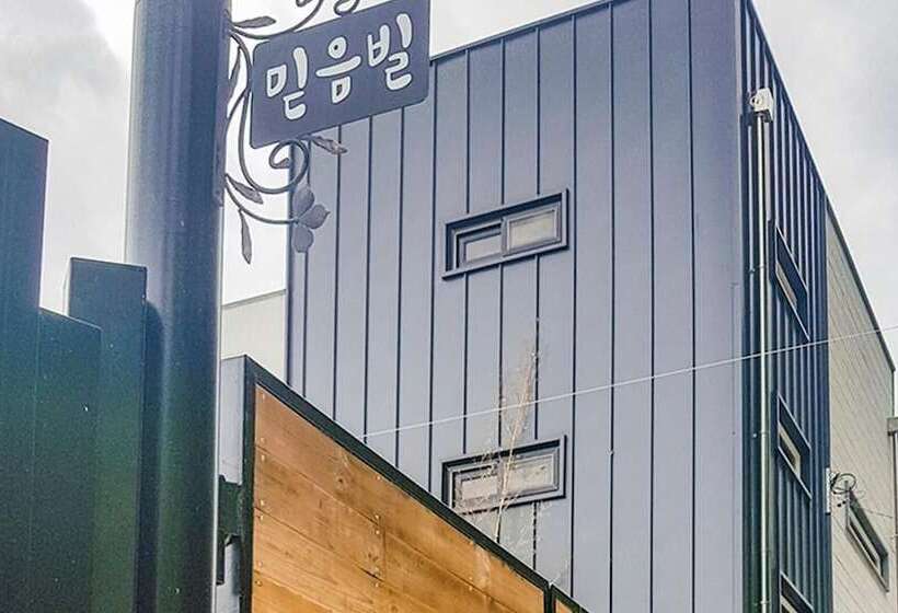 Pensión Cheongju Cheongnamdae Pool Villa