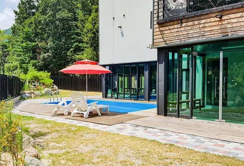 Pensión Cheongju Cheongnamdae Pool Villa