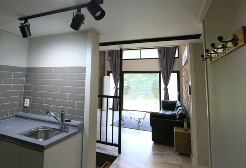 Pensión Cheongju Cheongnamdae Pool Villa