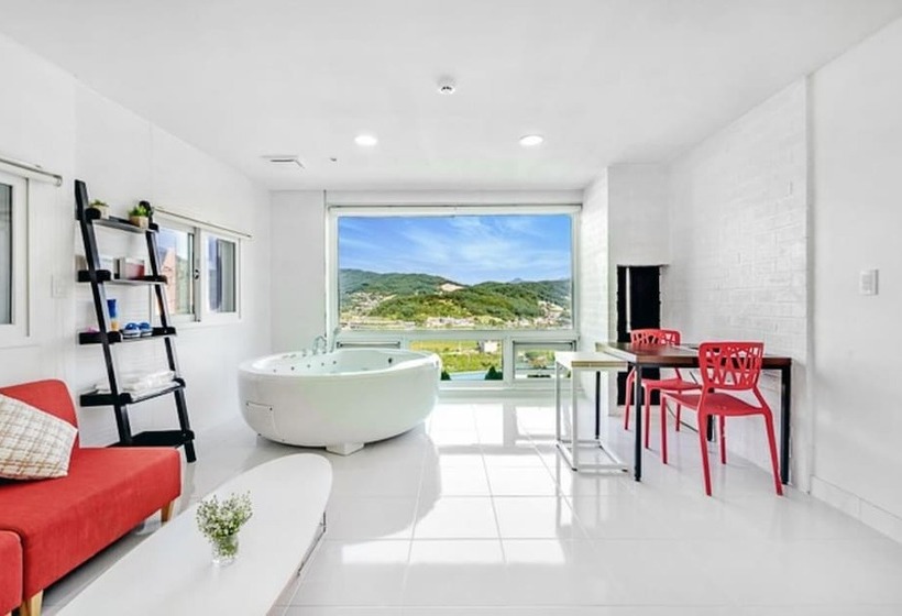 פנסיון Gapyeong Bobo Pool Villa