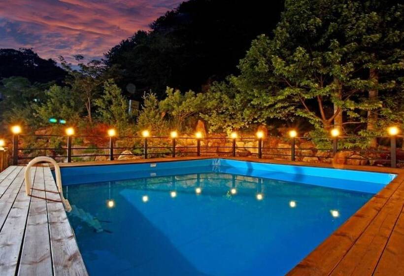 Pensiune Gapyeong Haengbogi Meomuneunjip House