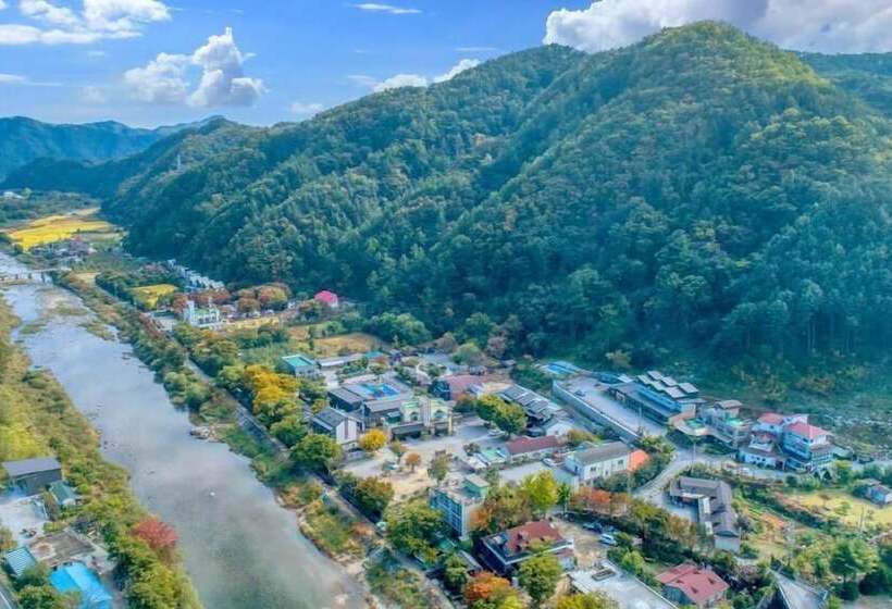 פנסיון Gapyeong Pogny Kids Poolvilla