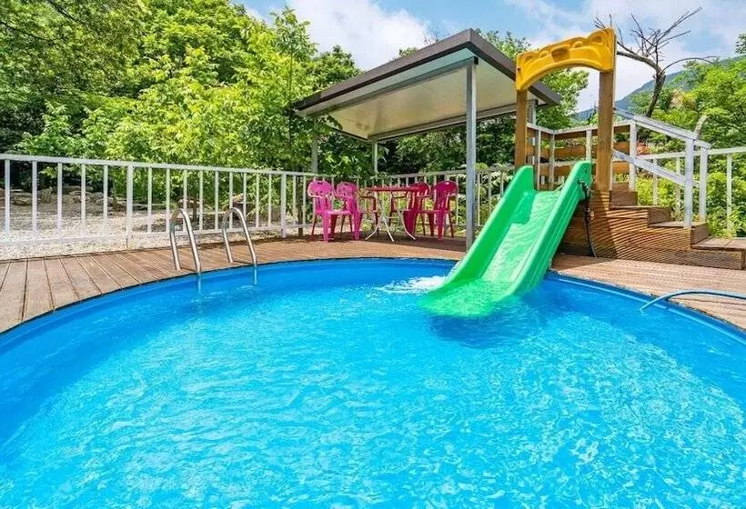 ペンション Gapyeong Pogny Kids Poolvilla