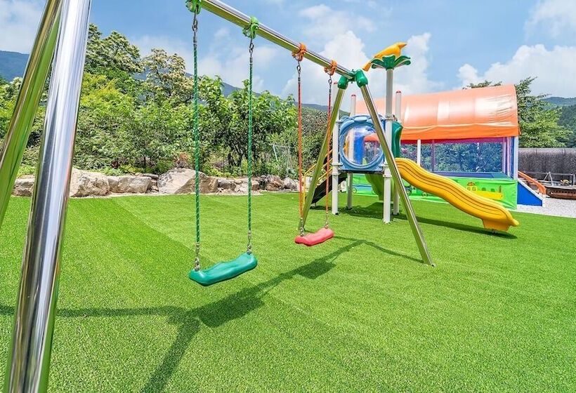 פנסיון Gapyeong Pogny Kids Poolvilla