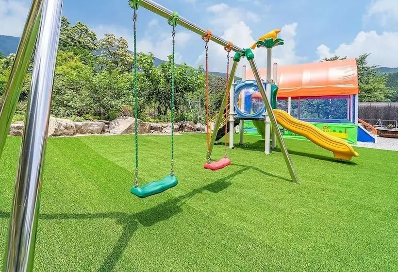 ペンション Gapyeong Pogny Kids Poolvilla
