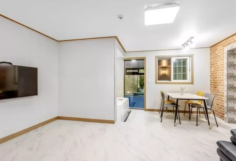 ペンション Gapyeong Sun Poolvilla