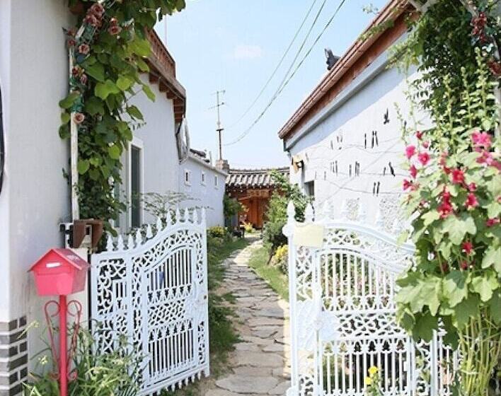 Pension Gyeongju Sopunggil Hanok Stay