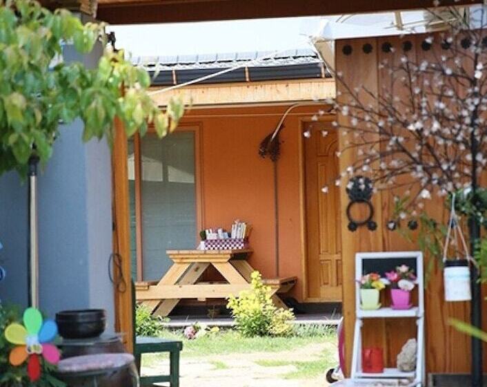 Pension Gyeongju Sopunggil Hanok Stay