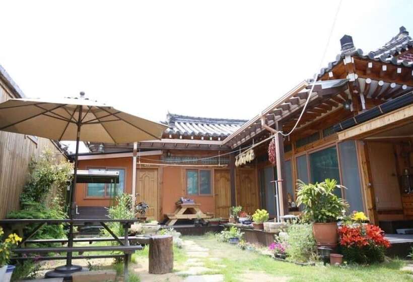 Pension Gyeongju Sopunggil Hanok Stay