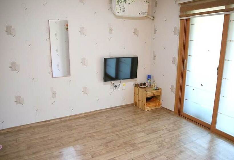 Pension Gyeongju Sopunggil Hanok Stay