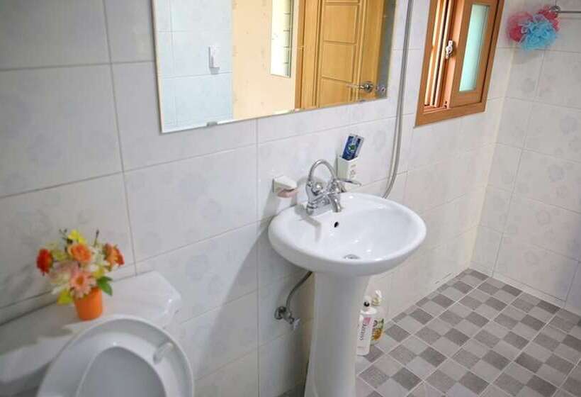 Pension Gyeongju Sopunggil Hanok Stay