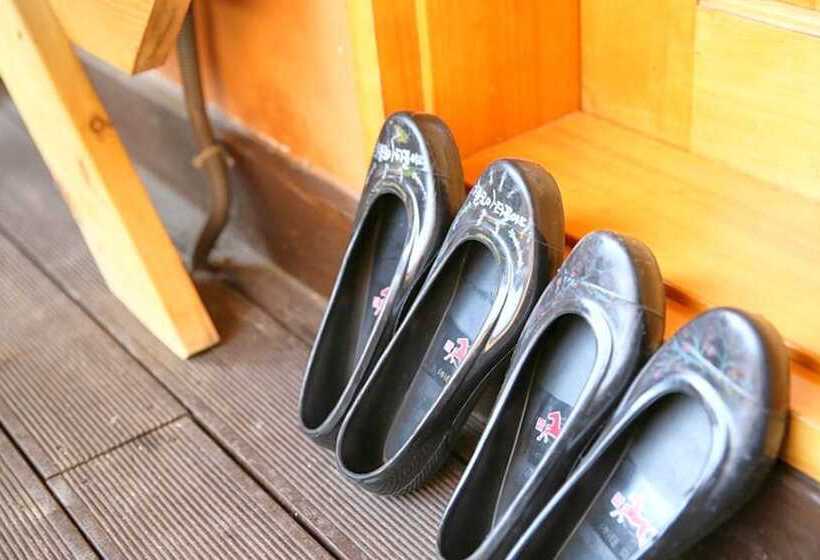 Pension Gyeongju Sopunggil Hanok Stay