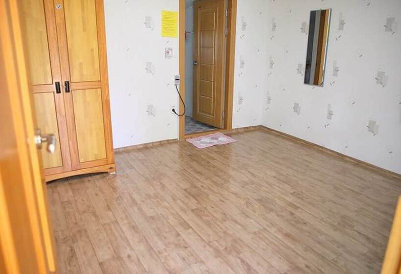 Pension Gyeongju Sopunggil Hanok Stay