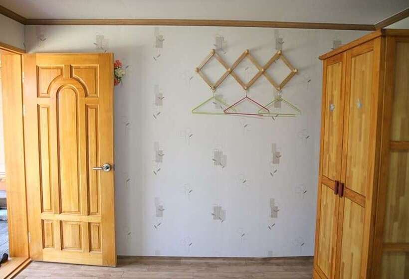 Pension Gyeongju Sopunggil Hanok Stay