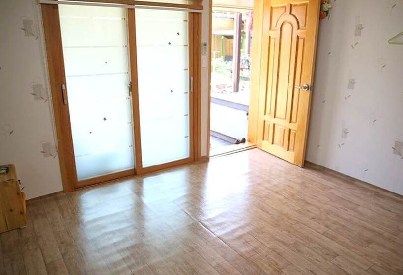 Pension Gyeongju Sopunggil Hanok Stay