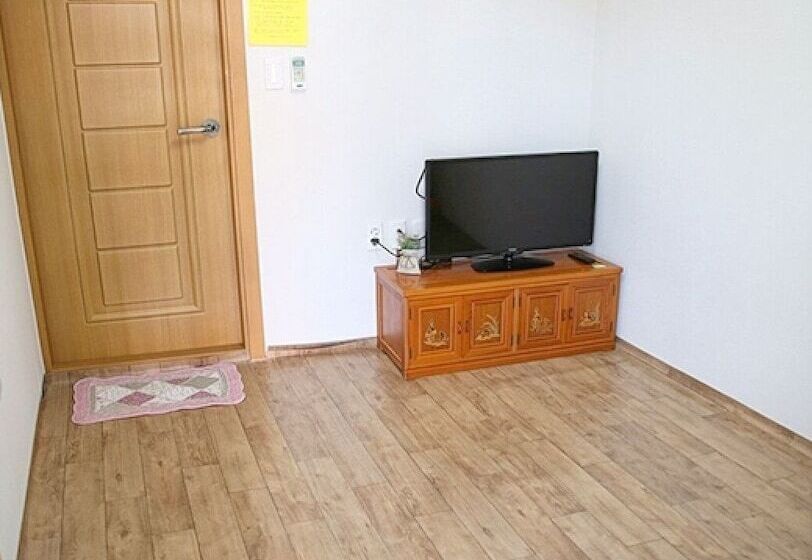 Pension Gyeongju Sopunggil Hanok Stay